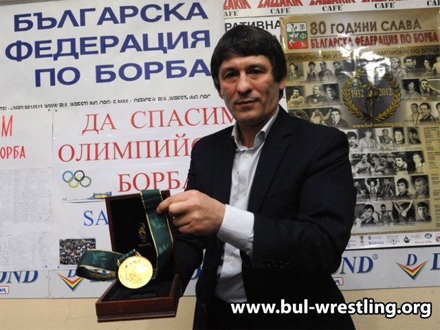 Руководитель Федерации борьбы Болгарии Валентин Йорданов заявил, что вернет Международному олимпийскому комитету (МОК) золотую олимпийскую медаль, которую он завоевал в Атланте в 1996 году