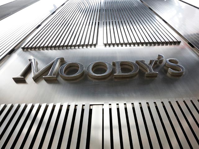 Агентство Moody's понизило суверенный кредитный рейтинг Великобритании с высшего уровня Ааа на одну ступень до Aа1