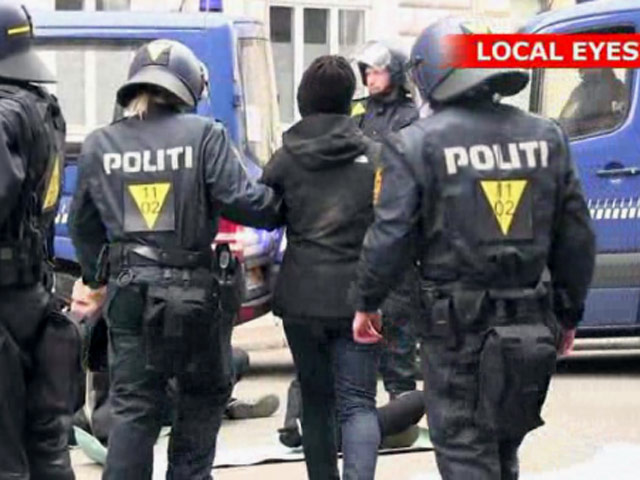 Около 30 человек были задержаны полицией во время двух манифестаций в датской столице, когда проведению антиисламской демонстрации решили помешать антифашисты