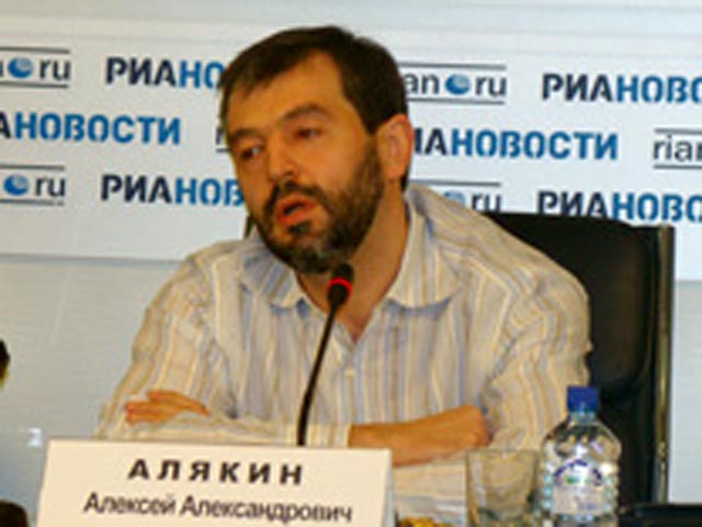 Алексей Алякин больше не имеет права выступать от имени Potok (бывшая Mirax Group) Сергея Полонского, а сделка по продаже этой компании приостановлена, утверждают представители Potok