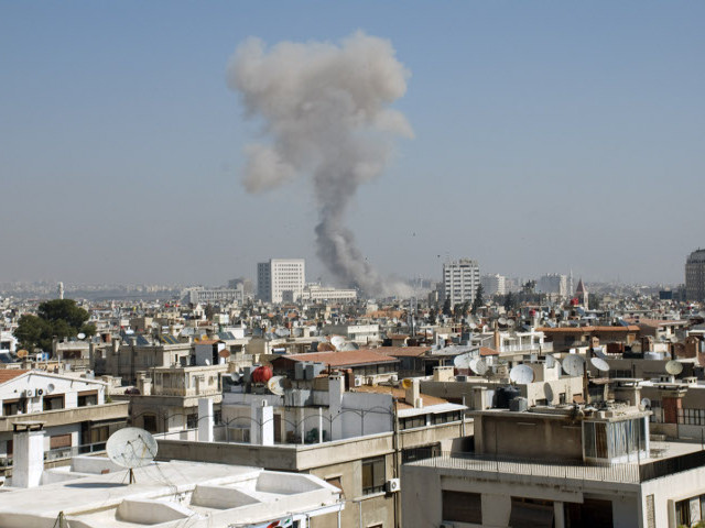 По Дамаску разнеслось гулкое эхо взрывов. Сирийские военнослужащие отразили очередную попытку мятежников прорваться к центру города с северного направления