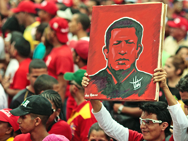 Длительное отсутствие вновь избранного президента Венесуэлы Уго Чавеса на рабочем месте и на публике разделило страну, да и весь мир, на два лагеря - тех, кто верит заявлениям официального Каракаса, и тех, кто склоняется к теории заговора