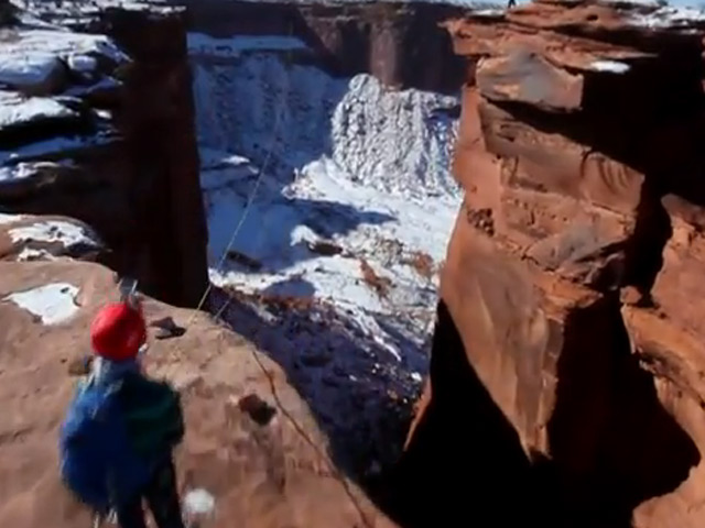 Четырехминутное видео повествует об отчаянных прыжках с высоты 120 метров в одном из каньонов штата Юта