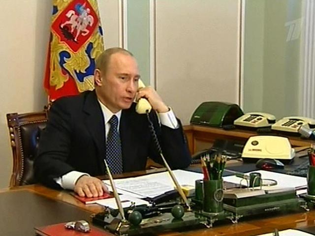 Президенты РФ и США Владимир Путин и Барак Обама в пятницу поговорили по телефону разговор, сообщает сайт Кремля, отмечая, что разговор состоялся по инициативе американской стороны