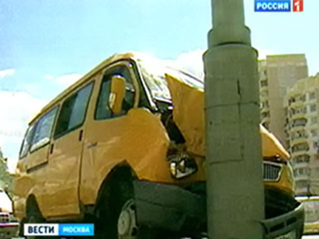 Около десяти человек пострадали в результате дорожно-транспортного происшествия с участием маршрутного такси в Москве