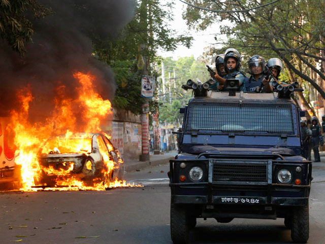 В Бангладеш растет число жертв беспорядков. В бунтующий округ введены войска