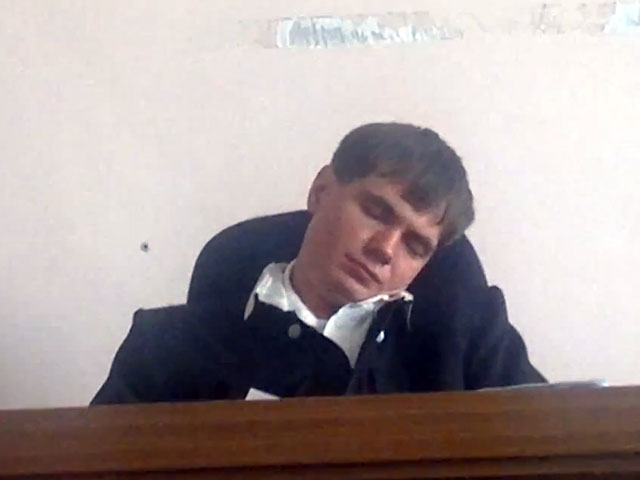 Кассационная инстанция отменила приговор, вынесенный в Амурской области судьей Евгением Махно, задремавшим прямо во время судебного заседания перед объективом видеокамеры