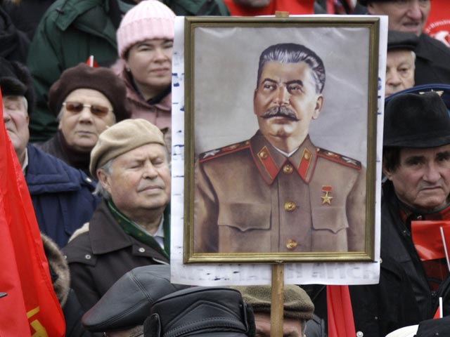 Сталин скорее жив, чем мертв - такой вывод делают эксперты Фонда Карнеги в своем докладе, опубликованном накануне 60-летней годовщины кончины советского вождя