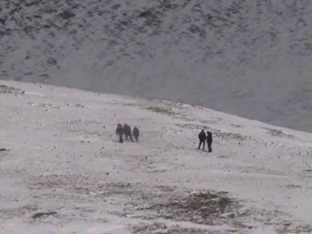 В Тыве в Монгун-Тайгинском районе продолжаются поиски подростков, попавших под лавину