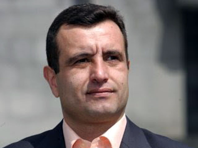Бывший кандидат в президенты Армении и специалист по эпосу Вардан Седракян был задержан и доставлен в ереванский суд
