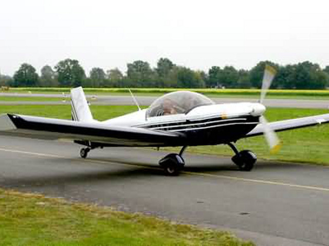 Полиция графства Нортгемптоншир, в Центральной Англии, продала на популярном интернет-аукционе eBay легкомоторный самолет, который ранее использовался наркодилерами
