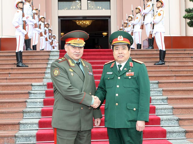 Министр обороны РФ Сергей Шойгу и министр обороны СРВ Фунг Куанг Тхань