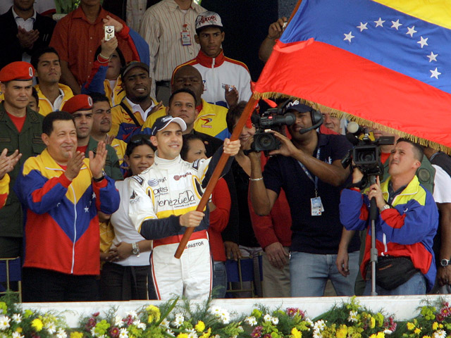 Смерть Чавеса угрожает карьере венесуэльского пилота "Формулы-1"