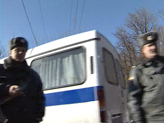 В Волгограде полиция ищет киллера, изрешетившего из автоматического оружия коммерсанта. Хотя пострадавший получил почти два десятка ранений, ему удалось выжить