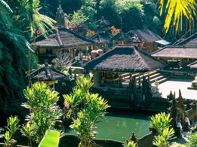 Храм Священной воды на индонезийском острове Бали