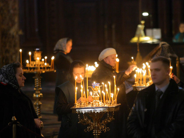 Православные отмечают Вселенскую мясопустную родительскую субботу