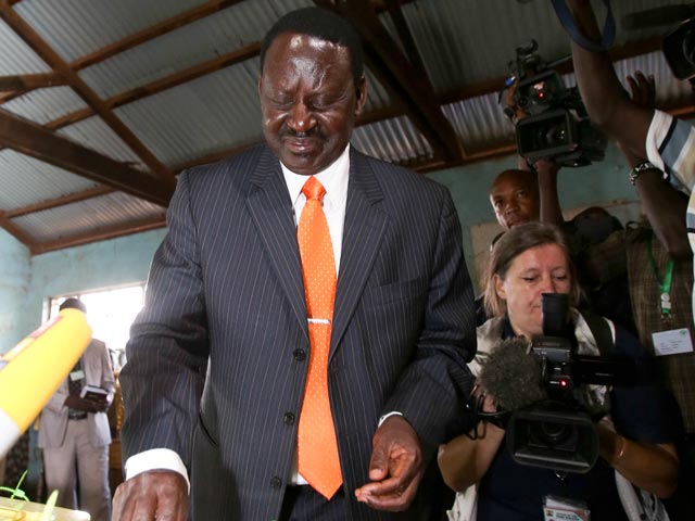 Глава правительства Кении Раила Одинга отказывается признать свое поражение на выборах президента