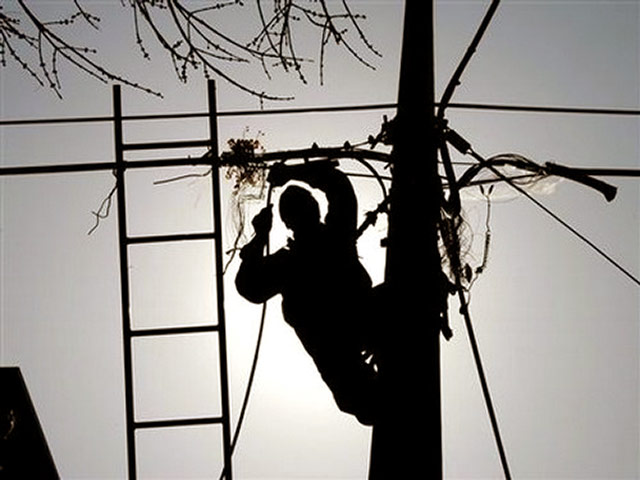 Подачу электроэнергии, нарушенную из-за аварии, восстанавливают в Абакане
