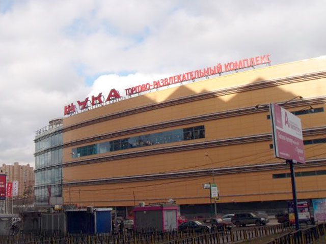 Неизвестный сообщил о заложенной бомбе в здании торгового центра "Щука" на северо-западе Москвы
