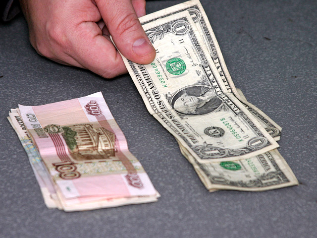 Российские денежные власти проявляют чрезвычайное недоверие к собственной валюте