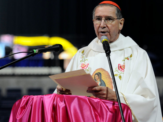 Замешанный в скандале кардинал Роджер Махони в настоящее время принимает у частие в конклаве по выборам Папы