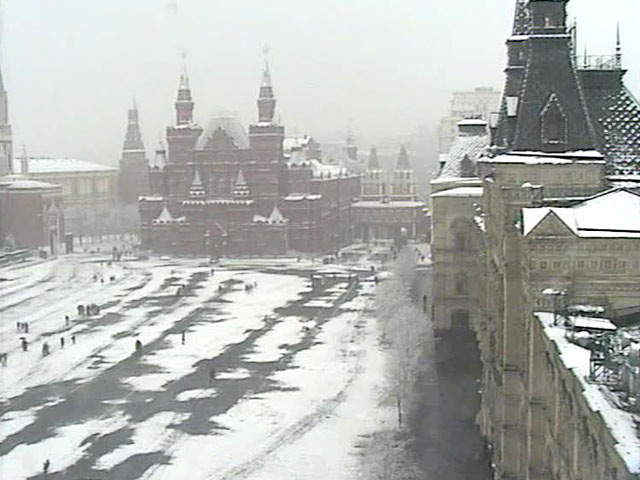 Начавшийся в ночь на среду снегопад в Москве, о котором предупреждали метеорологи, прекратится во второй половине дня, но ненадолго