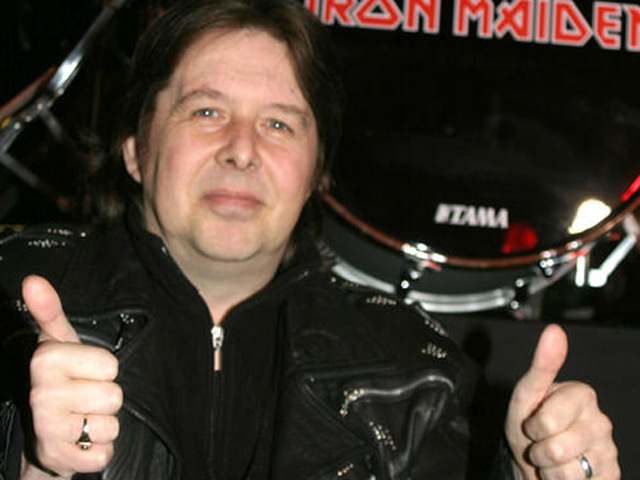 Экс-барабанщик известной британской группы Iron Maiden Клайв Барр скончался в возрасте 56 лет в своем доме в Великобритании