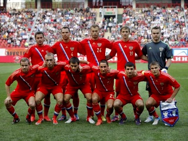 Сборная России сохранила за собой десятое место в мировом рейтинге среди мужских команд, очередная версия которого в четверг была опубликована на сайте Международной федерации футбольных ассоциаций (ФИФА)