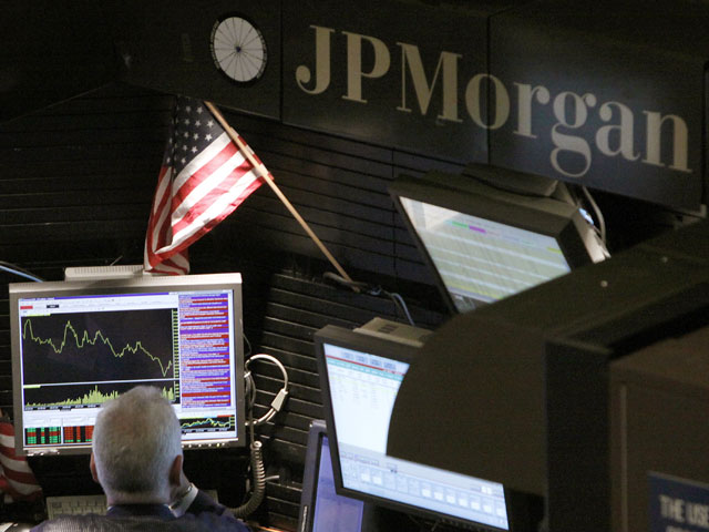 "Двойной удар" по J.P. Morgan: главу банка обвинили в сокрытии миллиардных убытков, а в финансовом плане нашли прорехи
