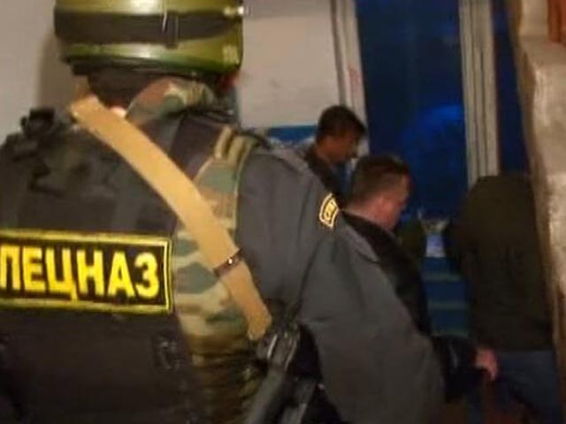 Полиция взяла штурмом квартиру в центре Москвы, из которой отстреливались участники февральской потасовки
