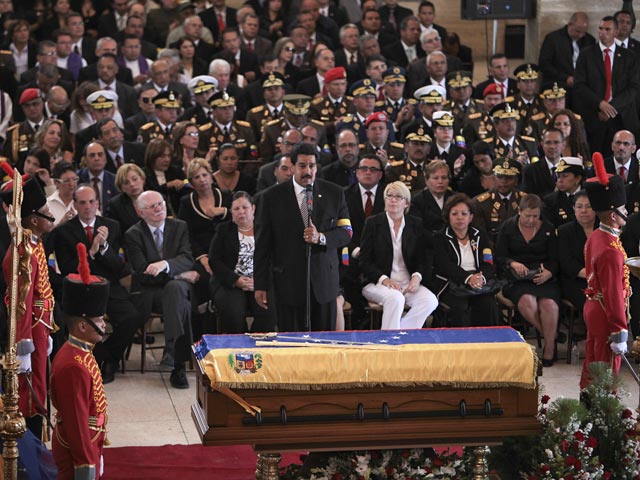 Тело Уго Чавеса было торжественно вынесено из Зала славы Венесуэльской военной академии