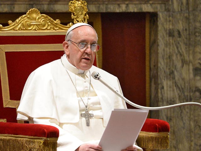 Ватикан выпустил специальный сертификат с двумя марками для филателистов в честь нового Папы Римского Франциска