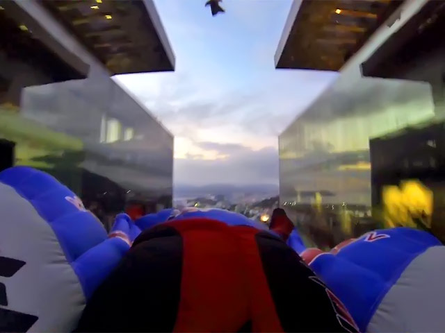 Норвежские парашютисты решили испытать судьбу в Рио-де-Жанейро, где они не только собирались приземлиться в густонаселенном районе, не имея необходимого разрешения, но и выбрали крайне опасный способ посадки