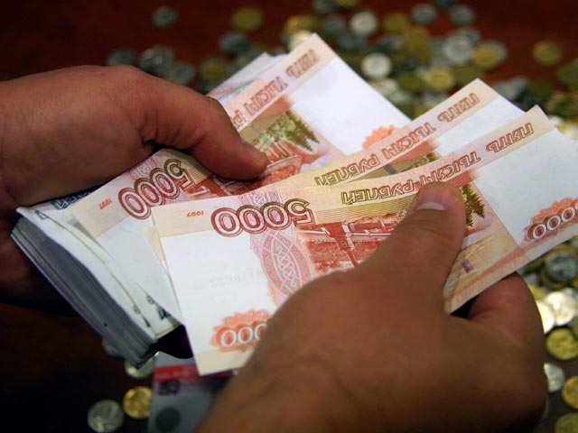 Россияне предпочитают хранить деньги в банке, чем вкладывать их в акции