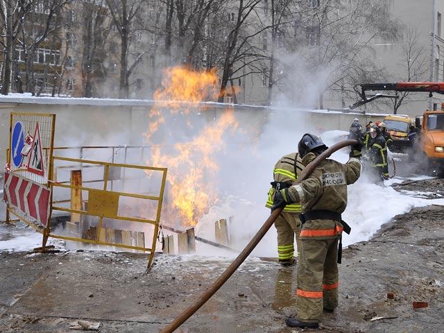 В центре Москвы в районе Арбата во вторник днем рабочие повредили газовую трубу, произошло возгорание