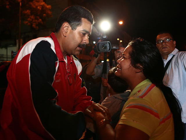 Первый после смерти президента Уго Чавеса опрос общественного мнения в Венесуэле показал, что на предстоящих выборах главы государства победит исполняющий обязанности главы государства Николас Мадуро