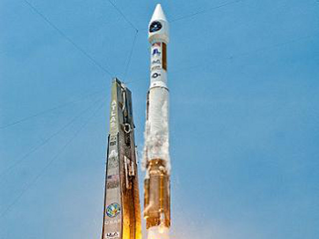 В американском штате Флорида состоялся запуск ракеты-носителя "Атлас-5" с военным спутником, предназначенным для оперативного предупреждения о пусках боевых ракет