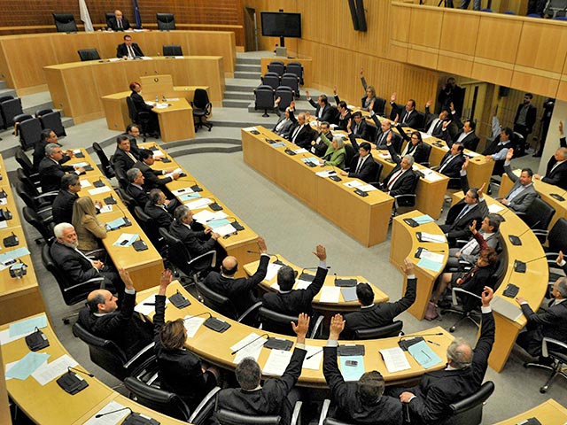 Законопроект о скандальном "налоге на депозиты" на Кипре отклонен парламентом страны, новое рассмотрение ожидается в четверг