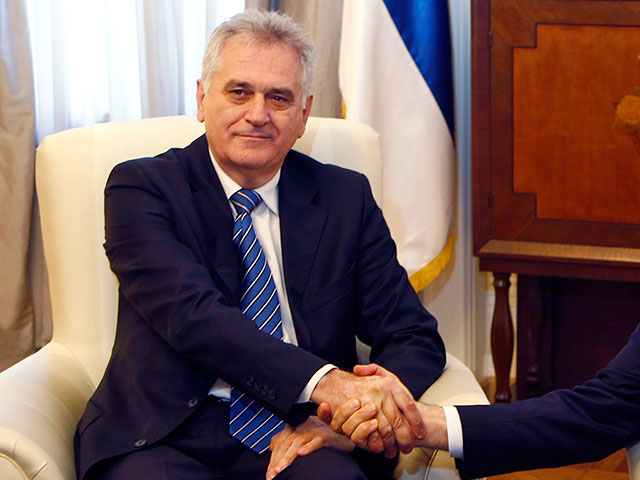 Президент Сербии Томислав Николич войдет в историю как первый глава государства, пожавший руку лидеру Косово - края, который албанские власти в 2008 году провозгласили независимым от Сербии