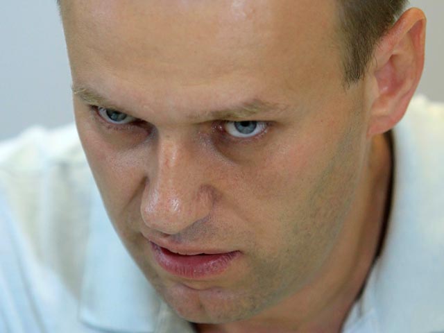 Крупнейший российский авиаперевозчик "Аэрофлот" временно закрыл свободный доступ к своим внутренним документам для членов совета директоров, в число которых входит адвокат и блоггер Алексей Навальный