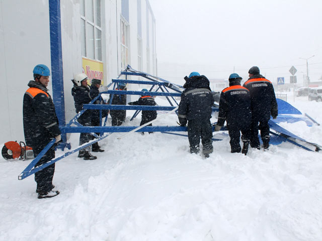 В Курске введен режим "чрезвычайной ситуации" из-за снегопада
