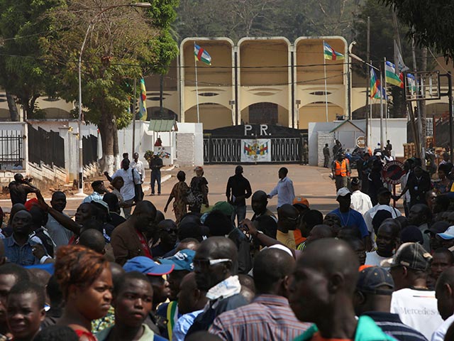 Мятежники в Центральноафриканской республике (ЦАР) в воскресенье штурмуют центр столицы страны города Банги
