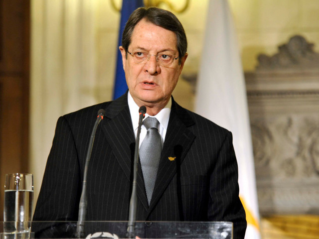 Президент Кипра Никос Анастасиадис заявил лидерам ЕС, что уйдет в отставку в том случае, если Евросоюз будет настаивать на том, чтобы Банк Кипра принял на себя долг Кипрского народного банка перед ЕЦБ на сумму 9 млрд евро