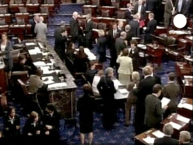 Сенат США одобрил первую за четыре года бюджетную резолюцию, предусматривающую повышение налоговых сборов на сумму в почти 1 триллион долларов