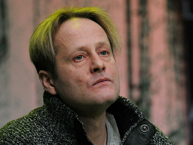 Актер Эдуард Радзюкевич сообщил в понедельник, что останется в стационаре Боткинской больницы в Москве еще неделю, где будет проходить общеукрепляющие процедуры