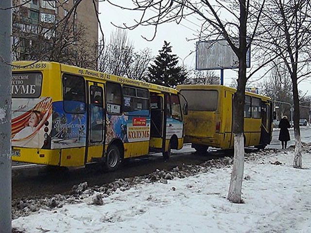 Неприятный инцидент в Киеве: утром на улице Мостицкой из маршрутного автобуса "Богдан" выбросили пассажира