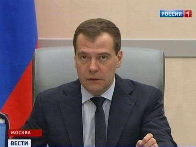 Премьер-министр России Дмитрий Медведев выступает за адресную поддержку малого бизнеса и рекомендует найти разумный баланс в вопросе размера страховых выплат для индивидуальных предпринимателей