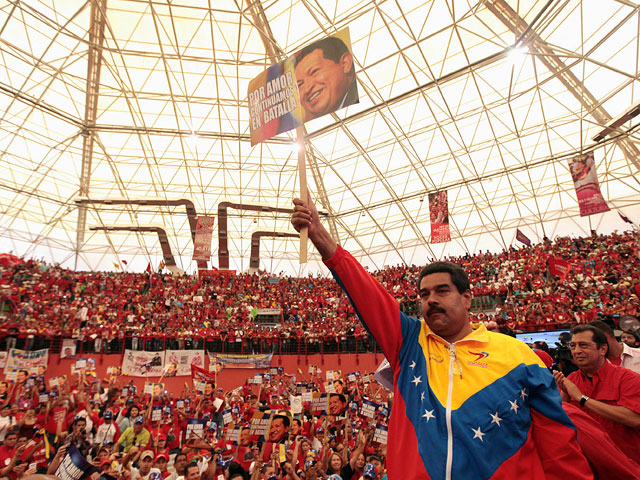 И.о. президента Венесуэлы Мадуро назвал оппозиционеров "наследниками Гитлера"