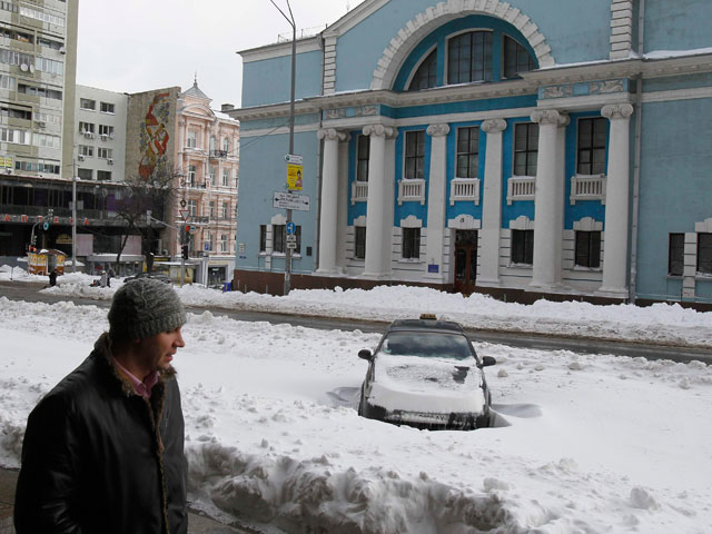 После рекордного снегопада власти Киева готовятся к наводнению