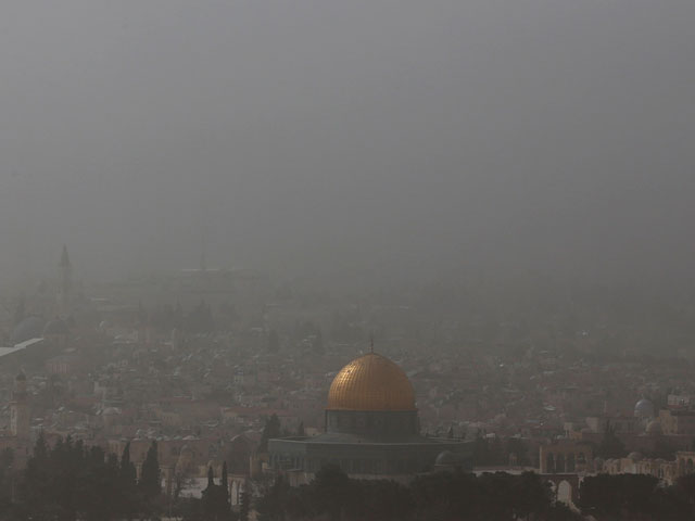В понедельник в Израиле началась сильная пыльная буря, вызванная циклоном в восточной части Средиземного моря